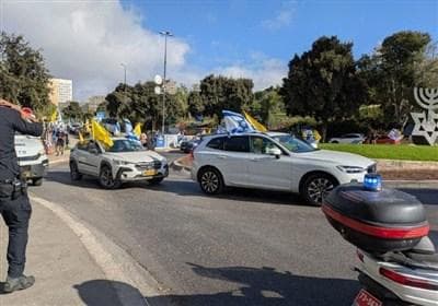 به آتش‌ کشیدن چند خودرو در مقابل اقامتگاه نتانیاهو در قدس اشغالی
