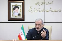 پزشکان از قالب‌های محدود خارج و نجات‌بخش جامعه باشند