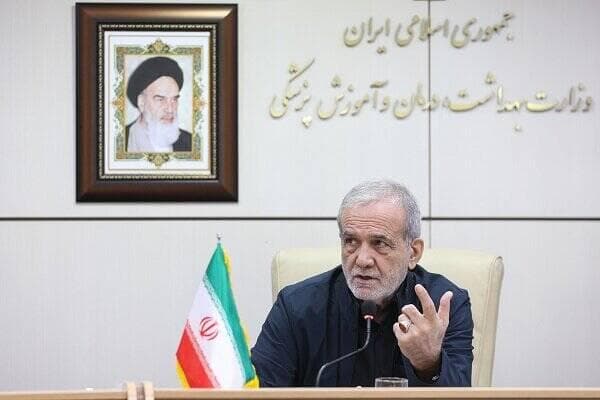 پزشکان از قالب‌های محدود خارج و نجات‌بخش جامعه باشند