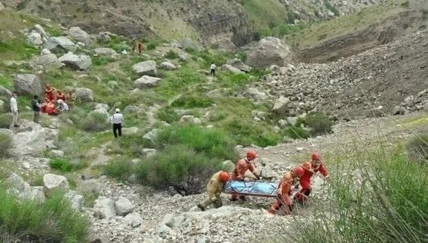 ۲ کوهنورد گرفتار در صخره‌های طالقان نجات یافتند