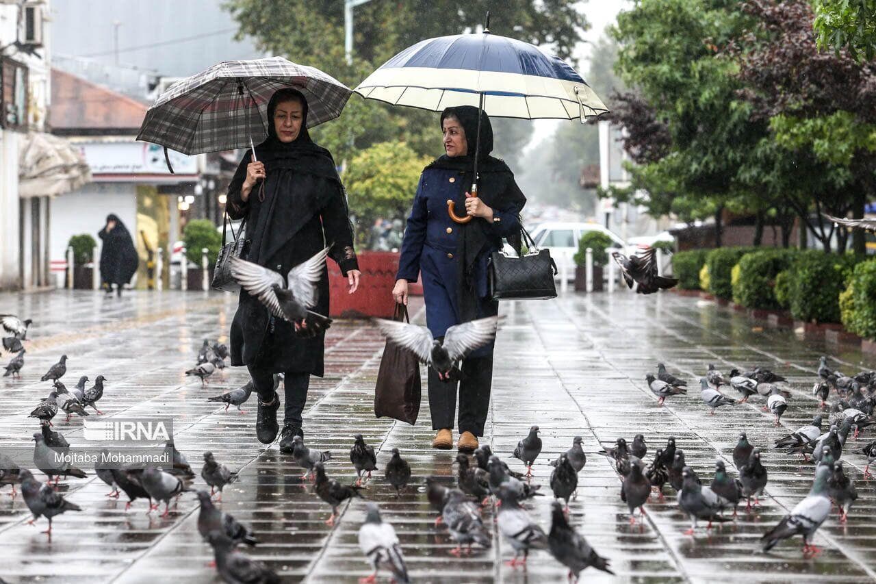 هواشناسی ۱۴۰۴/۰۵/۲۶/ رگبار و رعد و برق در ۶ استان / هوا گرمتر می شود