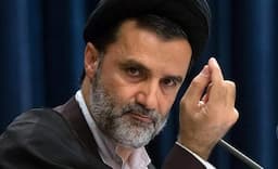 نبویان: قرآن، کسانی را که پیشنهاد تعلیق غنی سازی می‌دهند را آمریکایی و اسرائیلی می‌داند!