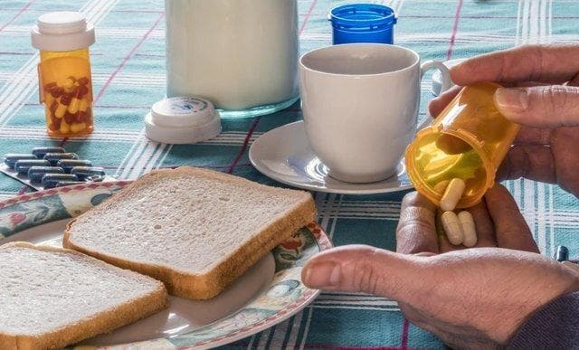 هرگز این دارو‌ها را با دمنوش مصرف نکنید
