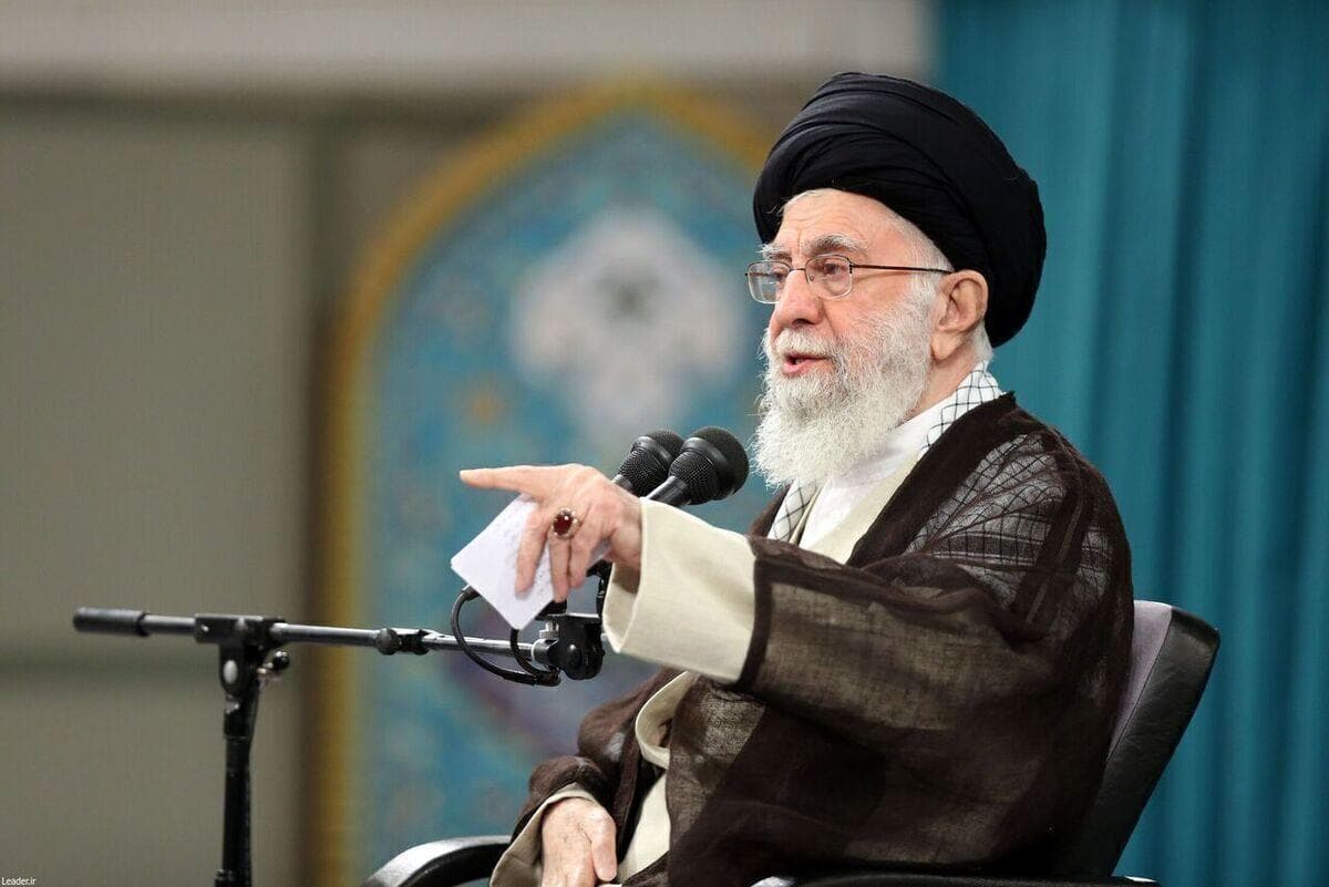 رهبر انقلاب: نظرات مختلف در مسائل گوناگون و ارائه فکر نو اشکالی ندارد
