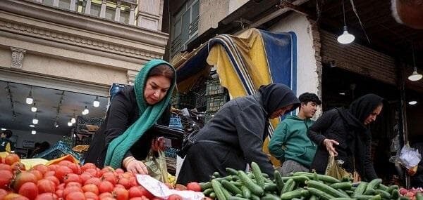 انفجار قیمت در بازار سبزیجات؛ هر کیلو گرم خیار ۸۹ و کاهو ۹۸ هزار تومان