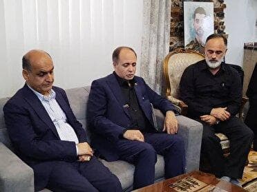 دیدار وزیر جهاد کشاورزی با خانواده شهید محراب بشارتی در بندرانزلی