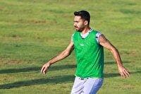 هافبک سپاهان جراحی شد