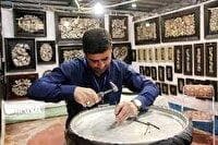 تسهیل‌گری قانونی و بیمه هنرمندان صنایع دستی در اولویت