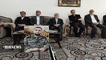 دیدار وزیر میراث فرهنگی با خانواده شهید اقتدار در خرم‌آباد