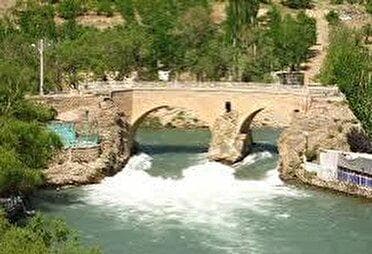 سامان یکی از قطب‌های گردشگری چهار محال و بختیاری