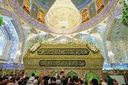 گل‌‎آرایی و نصب کتیبه میلاد پیامبر (ص) در حرم علوی