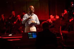 کنسرت فضای باز علیرضا قربانی در یزد