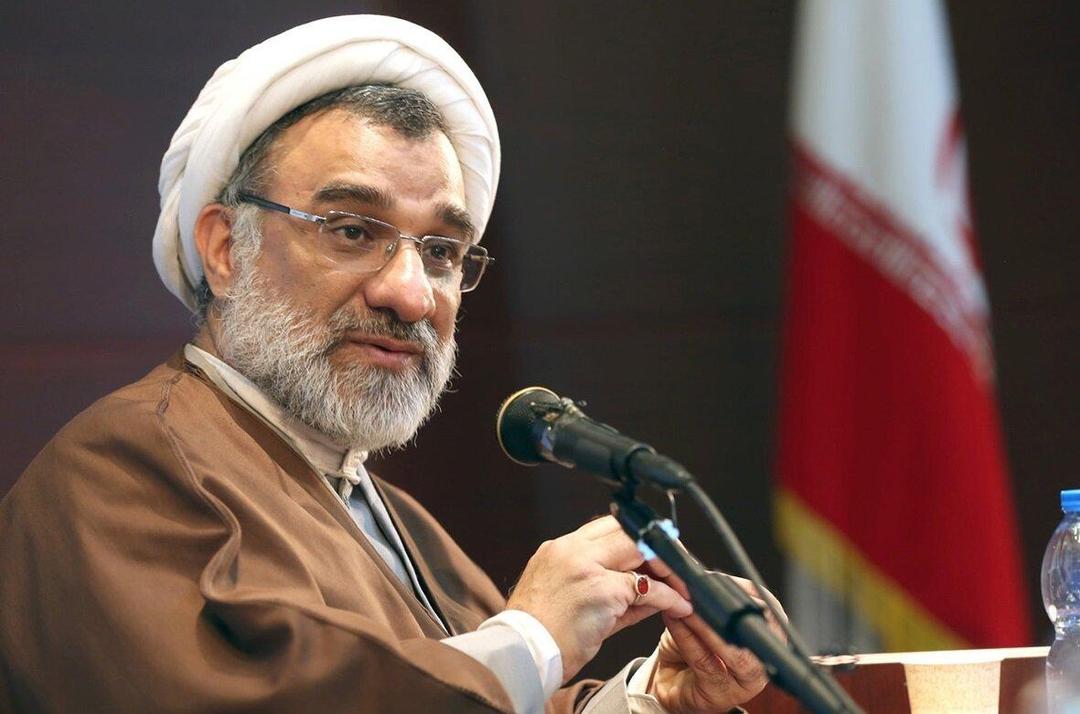 دبیر شورای عالی انقلاب فرهنگی:نمی توانیم برای آوازخواندن یک خانم در جمع آقایان مجوز بدهیم/ در فتوئای رهبرانقلاب،غنای لهوی هم حرام نیست