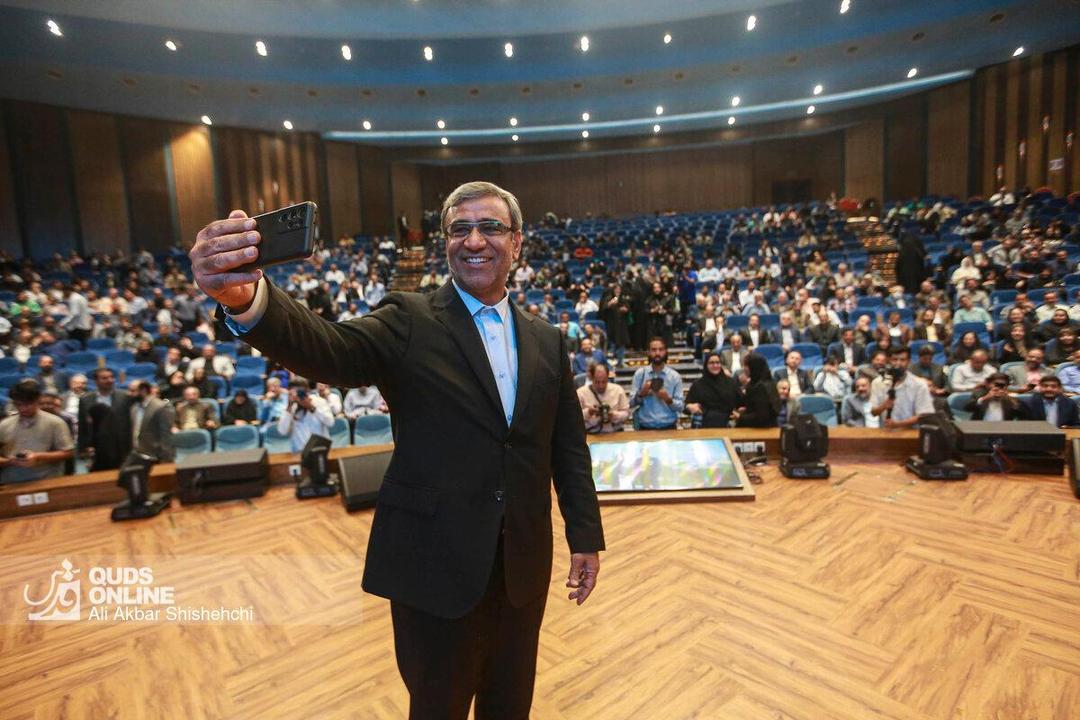 پیگیر تحقق ۳۴ پروژه بزرگ عمرانی و اقتصادی استان باشید