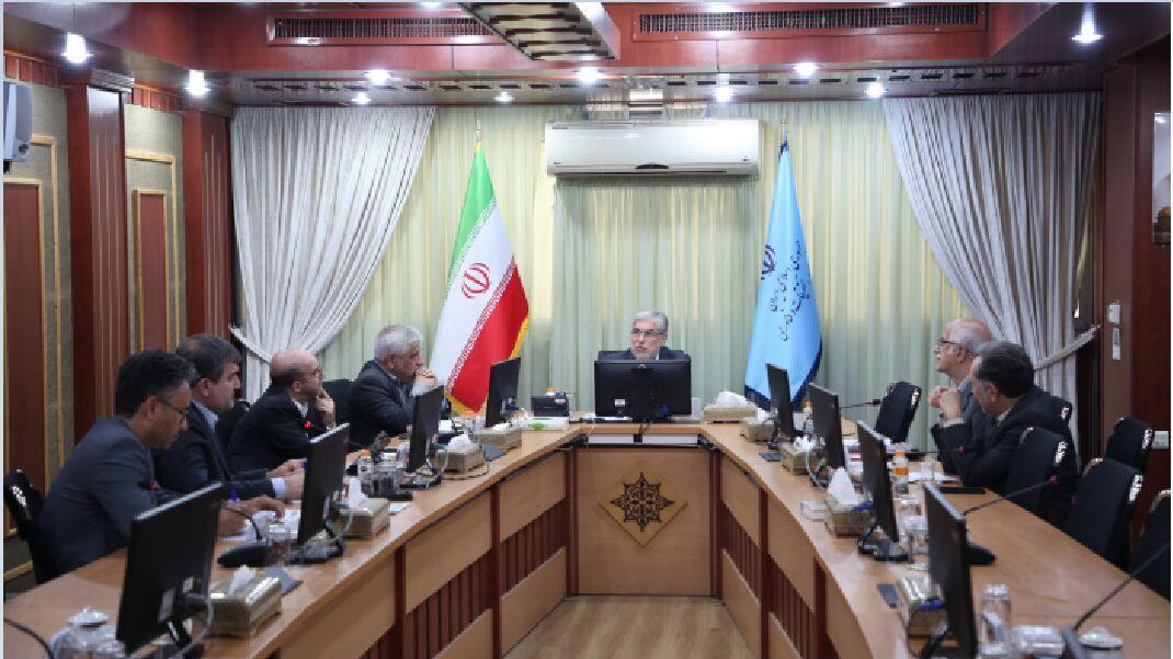 تاکید وزیر علوم بر بکارگیری نیروگاه‌های خورشیدی در دانشگاه‌ها 