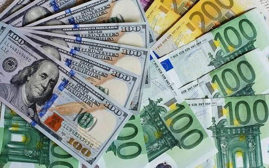 قیمت دلار و یورو در مرکز مبادله ایران؛ پنج‌شنبه ۲۷ شهریور