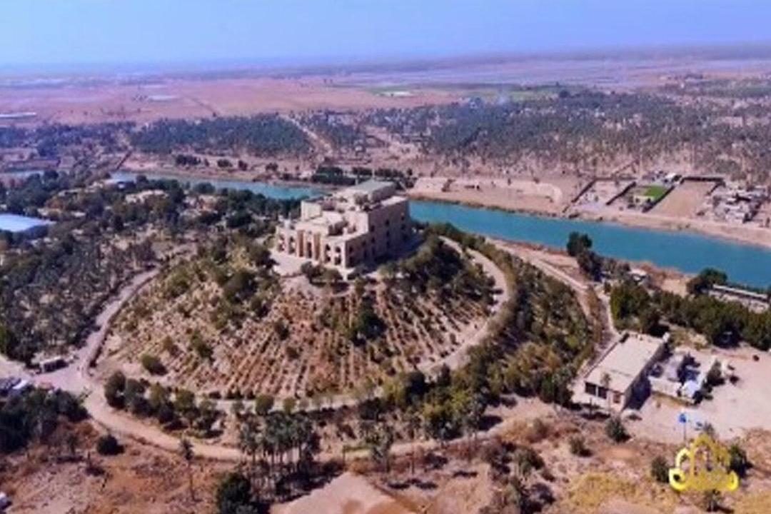 ببینید | تصاویر حضور شهید حاج قاسم سلیمانی در کاخ صدام!