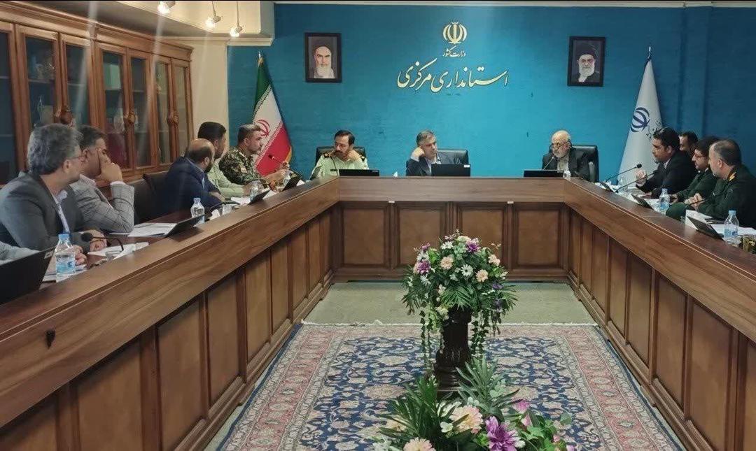 برگزاری جلسه قرارگاه مسکن نیروهای مسلح در استانداری مرکزی / تقدیر از عملکرد جهاد خانه‌سازی