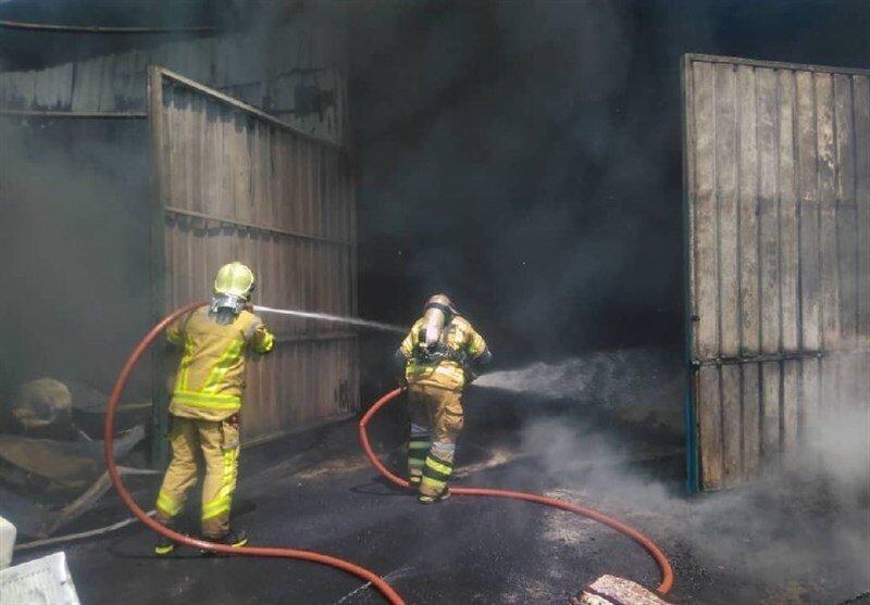 ببینید | آتش‌سوزی انبار یک فروشگاه در چالوس