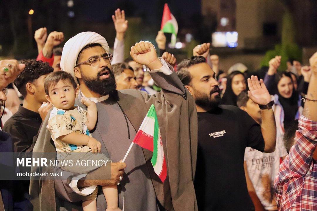 تجمع مردم زاهدان در حمایت از «کاروان صمود»