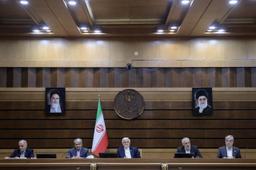 عارف: جامعه در پرداخت مالیات نباید احساس ظلم کند