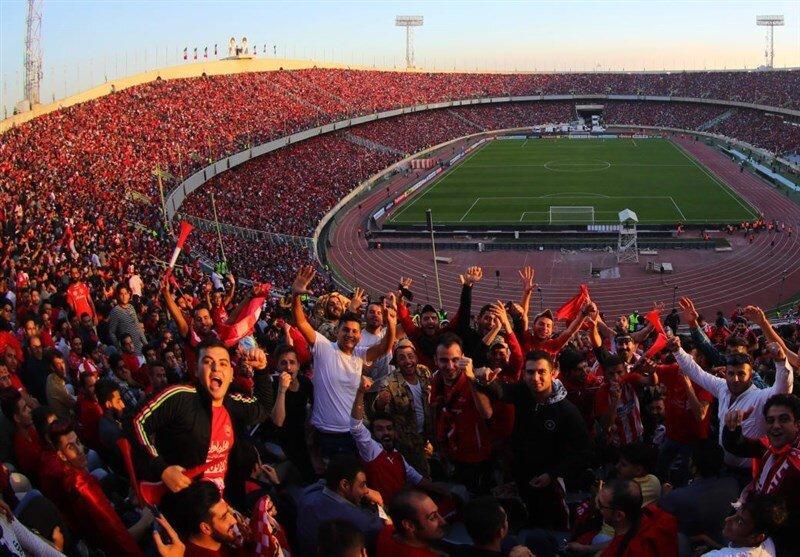 ببینید | سقوط طلق سقف ورزشگاه پارس بر سر هوادار!