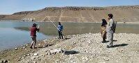 کشف بیش از ۳۰۰ متر رشته تور ماهیگیری غیر مجازدر سد زولای شهرستان سلماس