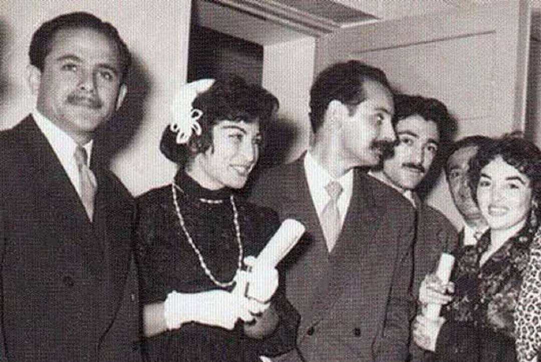 قابی ‌سنگین از بزرگترین چهره‌های ادبیات ایران در سال‌های دور - تهران سال ۱۳۳۰