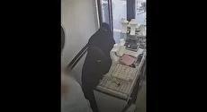سرقت 2.5 کیلوگرم طلا توسط سه زن با پوشش چادر در ترکیه (فیلم)
