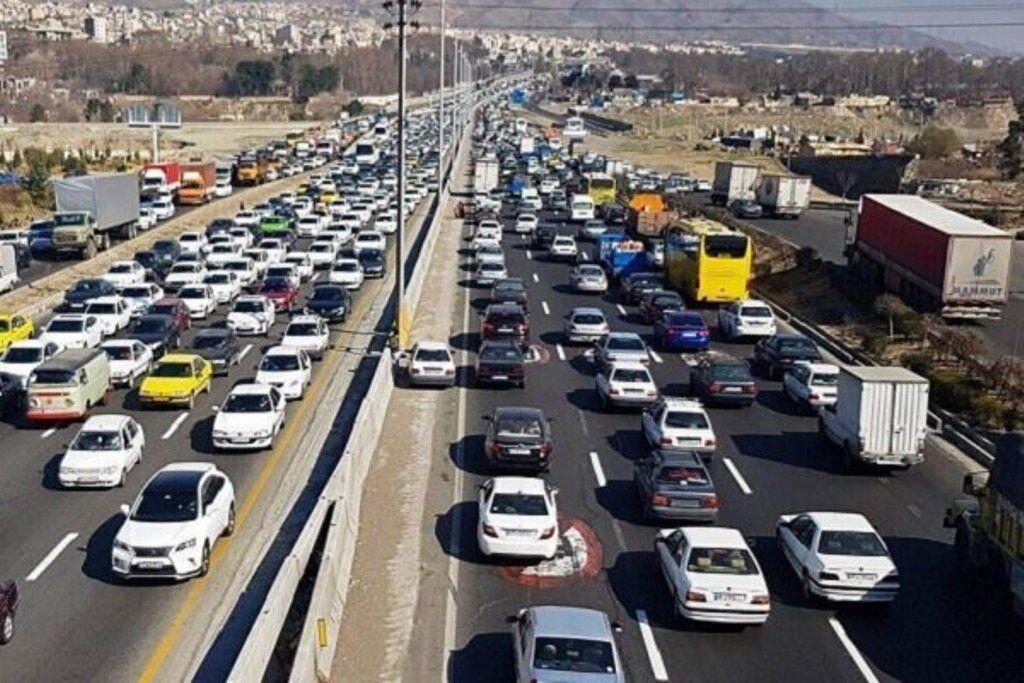 ترافیک سنگین در آزادراه تهران - کرج - قزوین / پرهیز از شتابزدگی