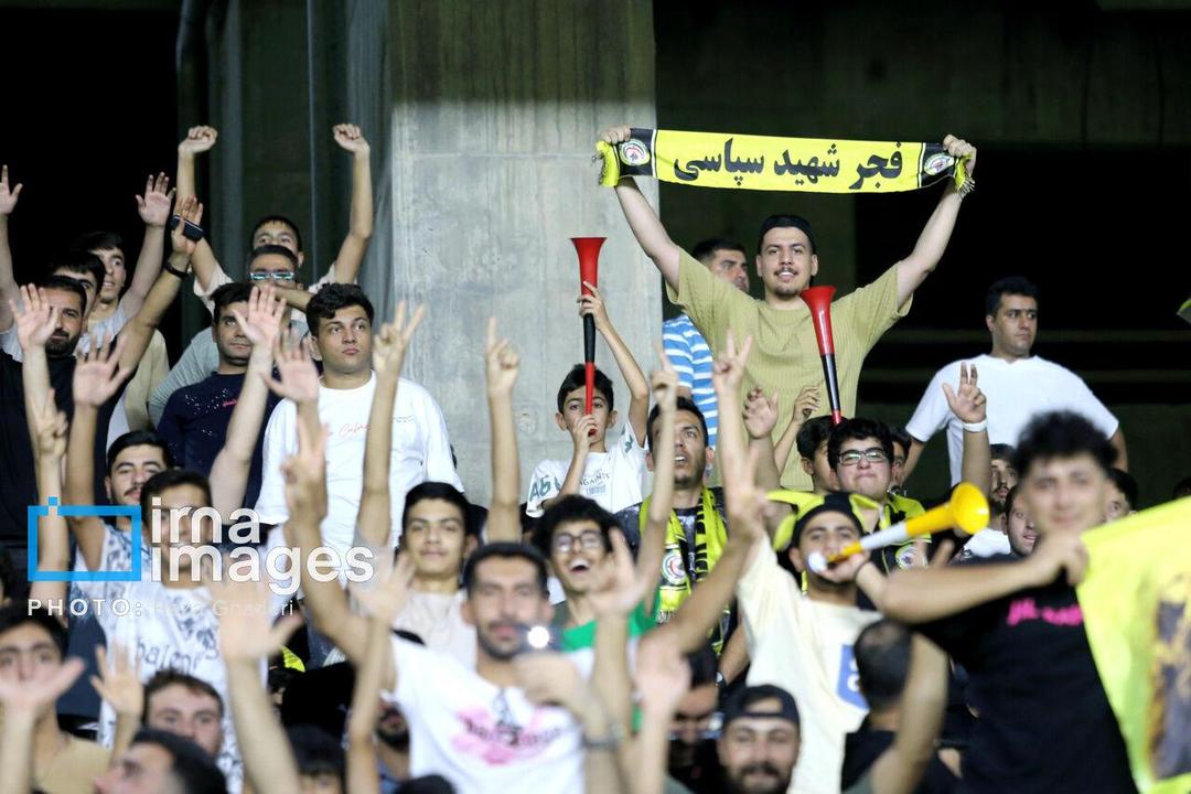 باشگاه فجر سپاسی از هواداران بخاطر حادثه ورزشگاه پارس عذرخواهی کرد