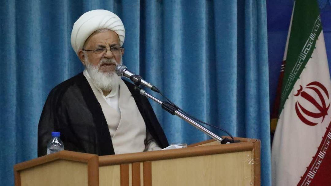 امام جمعه یزد: ملت ایران در سایه تبعیت از ولایت فقیه، پیروز است