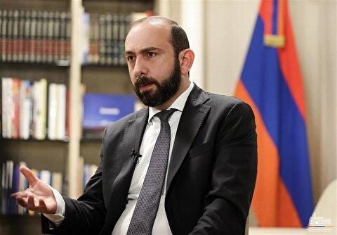 چرا در بیانیه واشنگتن، جمهوری آذربایجان دارای یک مسیر ارتباطی «بدون مانع» به نخجوان است اما برای ارمنستان عبارت «بدون مانع» ذکر نشده؟ / پاسخ وزیر خارجه ارمنستان: چه معنی دارد که یک سؤال را ۵۰ هزار بار بپرسید؟ / بدون مانع یعنی چه؟ / ده‌ها سند بین‌المللی وجود دارد که ارمنستان در قبال آنها تعهداتی برای عبور بدون مانع دارد / به حرف اپوزیسیون گوش ندهید