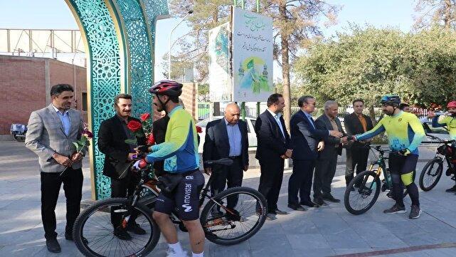مراسم بدرقه تیم منتخب دوچرخه سواری «غریب‌الغربا» از مشهد اردهال به مشهد الرضا(ع) + عکس