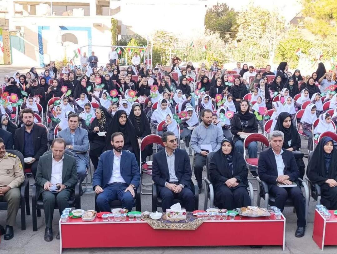 برگزاری جشن شکوفه‌ها در خرم آباد/ آغاز سال تحصیلی ۲۸ هزار دانش آموز کلاس اولی در لرستان
