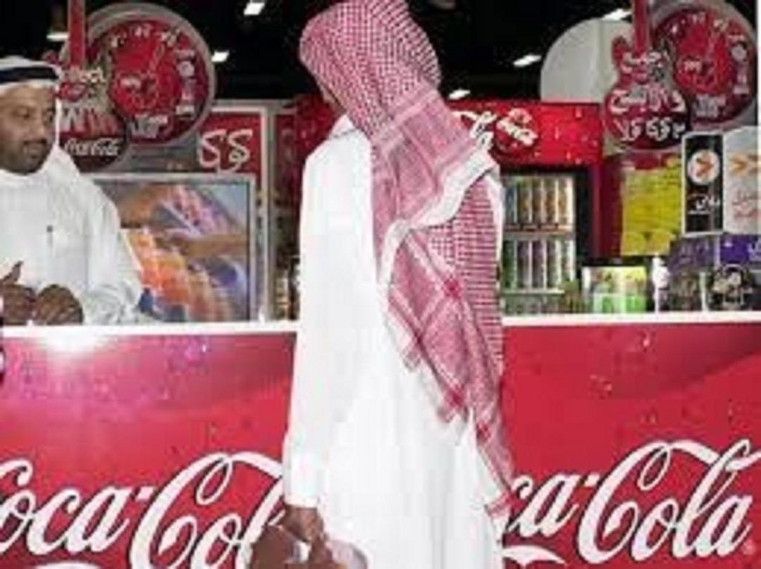 کوکاکولا به افتخار عربستان تغییر لباس داد! (عکس)