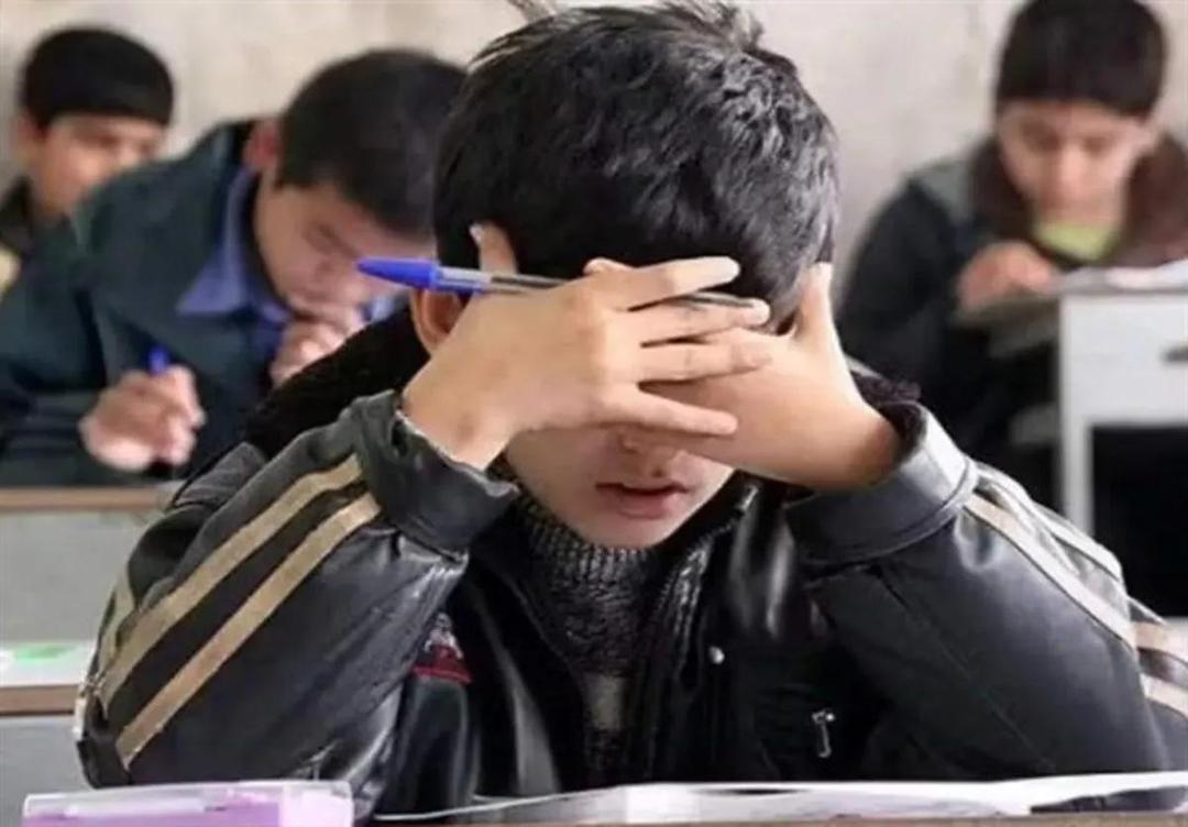 پس لرزه های خروج آمریکا از برجام ؛ بودجه دانش آموزان ایرانی نصف شد