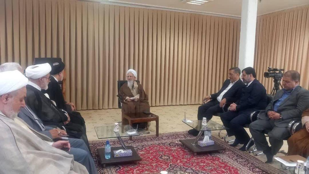 دیدار معاون پزشکیان با آیت‌الله جوادی آملی و بوشهری/تاکید دولت بر بهره‌گیری از رهنمودهای مراجع و ارتباط با علما