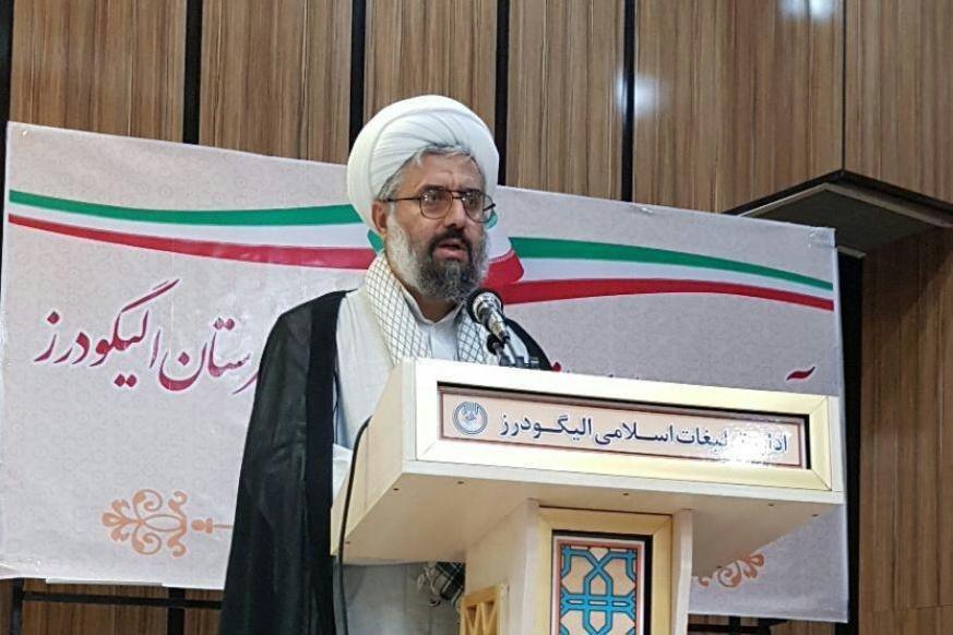 دشمن با رسانه به دنبال تزریق یأس به جوانان است