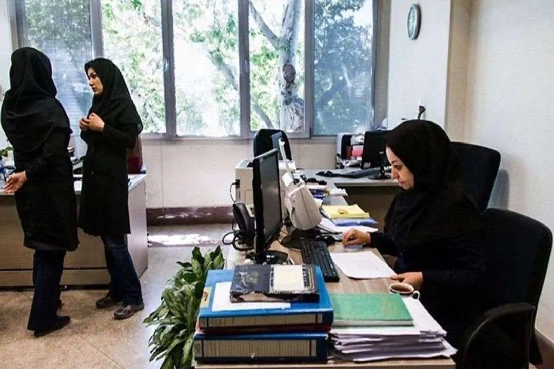 رئیس سازمان اداری و استخدامی در خصوص چابک‌سازی دولت: کسی اخراج نمی‌شود، اما نیروهایی وجود دارند که باید ساماندهی شوند/ اگر شخصی بِلا پُست شود، تا زمان انتقال به جای دیگر، به اون همان حقوق را پرداخت می‌کنیم
