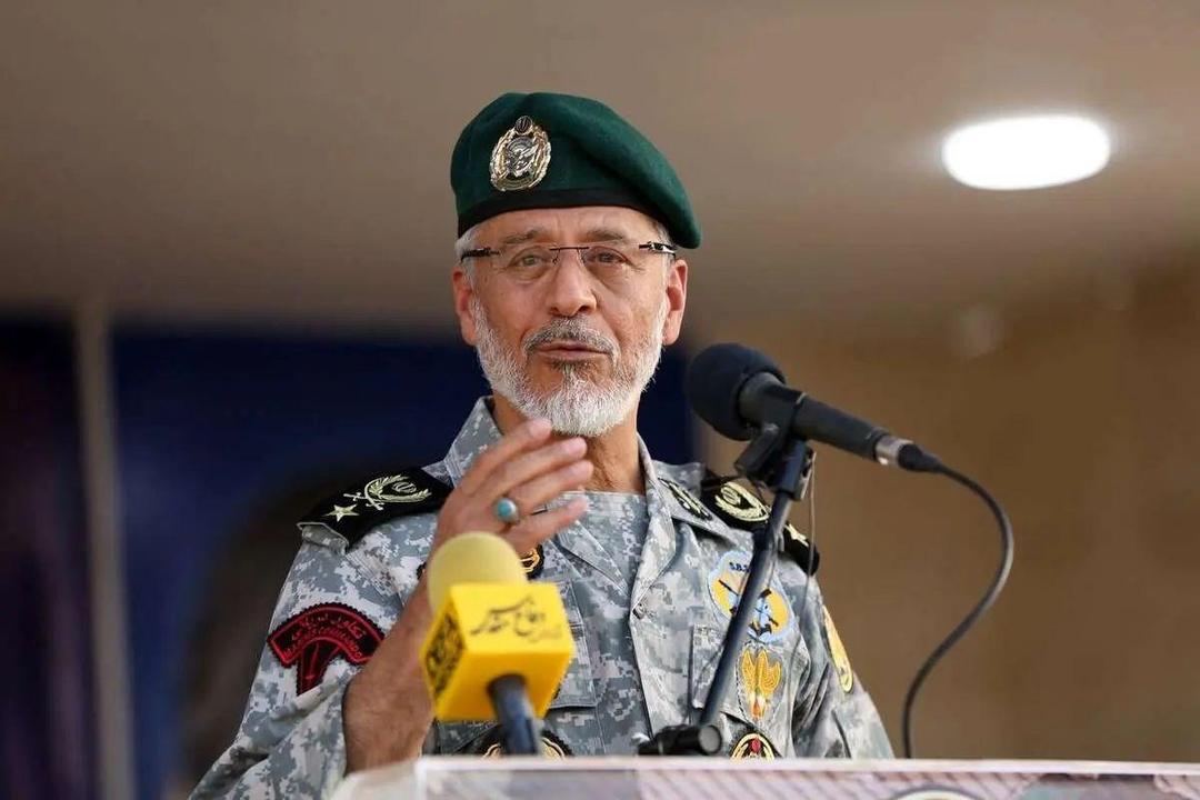معاون هماهنگ کننده ارتش در واکنش به ادعا‌های آمریکا درباره محدود شدن برد موشکی ایران: آمادگی لازم برای مقابله با هر تهدیدی را داریم/ اینکه چه می‌شود را سیاسیون باید در جلسات مذاکرات مستقیم و غیر مستقیم، حل کنند
