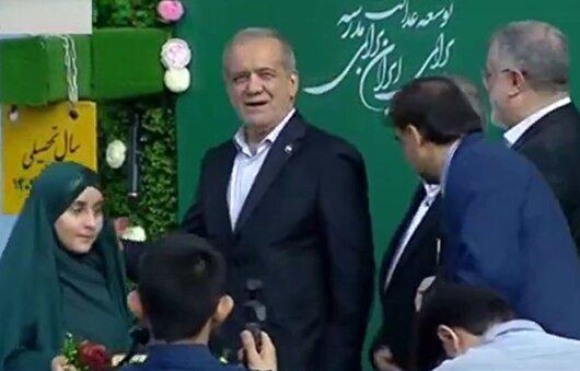 نواخته‌شدن زنگ آغاز سال تحصیلی توسط رئیس‌جمهور