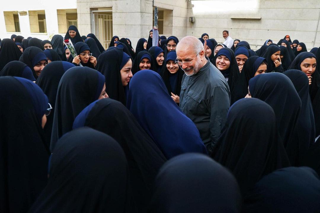 حضور رئیس مجلس در مدرسه دخترانه فاطمیون تهران 
