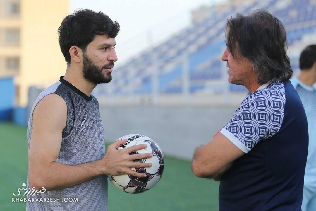 جلسه سرمربی استقلال با ماشاریپوف/ قول ملی‌پوش ازبک به ساپینتو