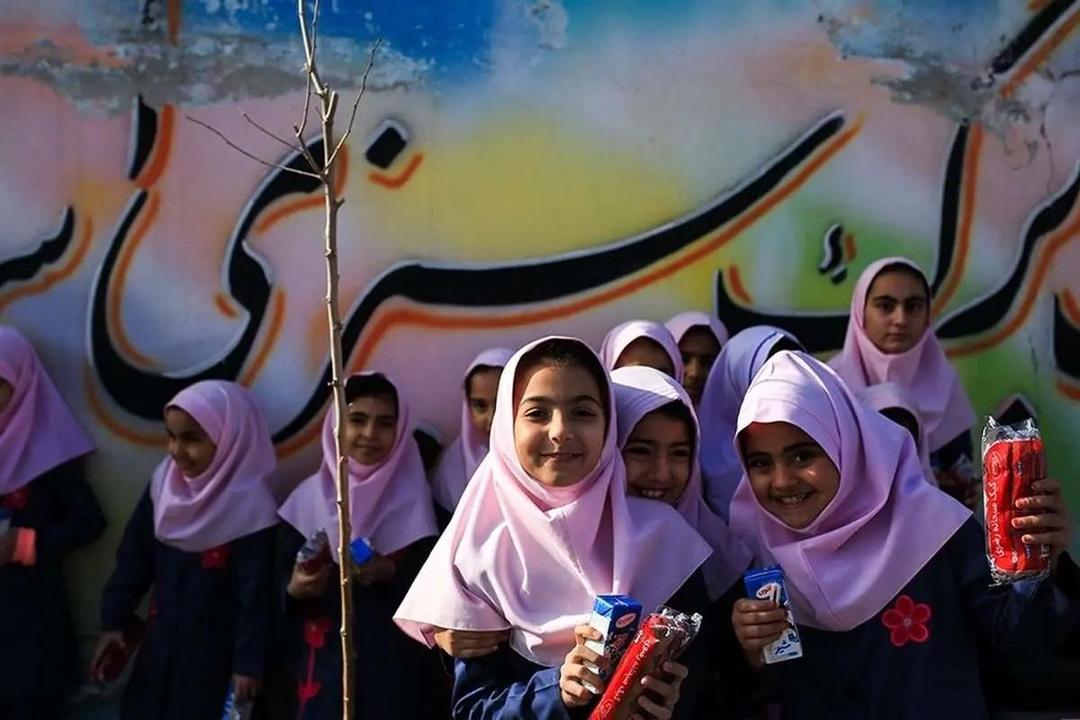خوشمزه های مدرسه خطرناک اند/ اضافه وزن و چاقی در دانش آموزان