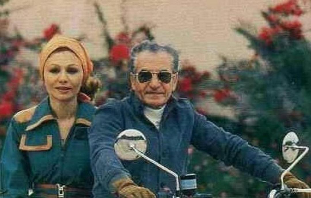 محمدرضا پهلوی سوار با هوندا 1000 (عکس)