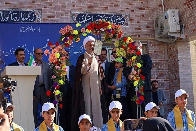 زنگ «مهر، مقاومت و ایثار» در 810 هزار مدرسه فارس به صدا درآمد