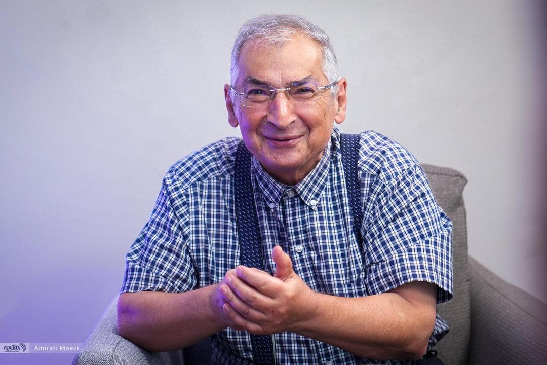 زیباکلام: واقعاً حضور افرادی مانند تاجزاده برای جامعه خطری دارد؟/ آزاد کردن محکومان سیاسی می‌تواند از دوقطبی شدن جامعه جلوگیری کند