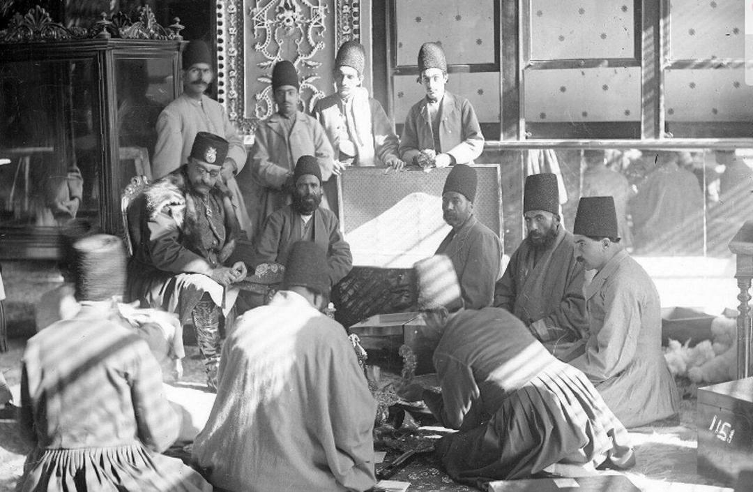 خاطرات ناصرالدین‌شاه: رفتم حسین‌آباد، اسدالله‌خان پیشخدمتِ تجریشیِ خر هم بود