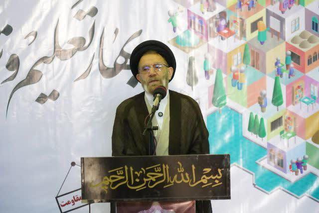 آینده کشور در دست دانش‌آموزان است